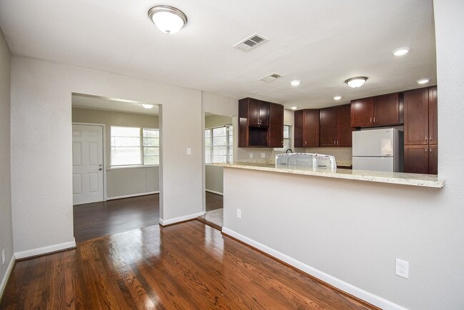 Photo - 6223 Wayland St