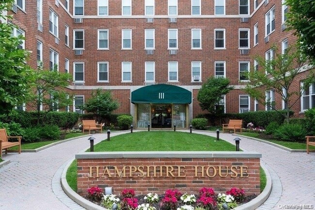 Building Photo - 111 7th St Unit 107