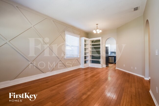 3010 Linmont Ln