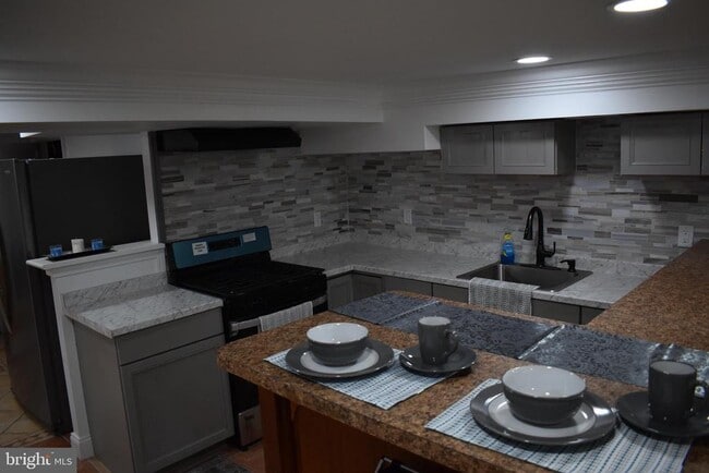 Photo - 6308 Joslyn Pl