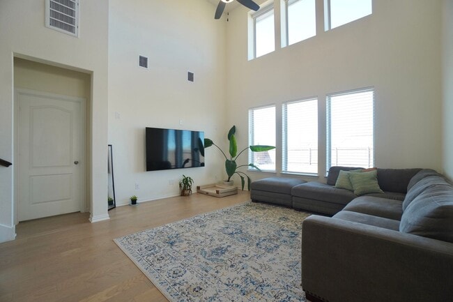Photo - 208 Monteforte Rd
