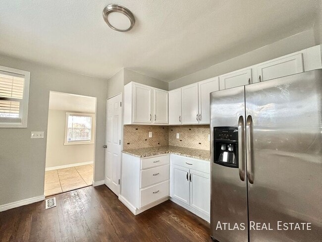 Photo - 1553 Ulster St