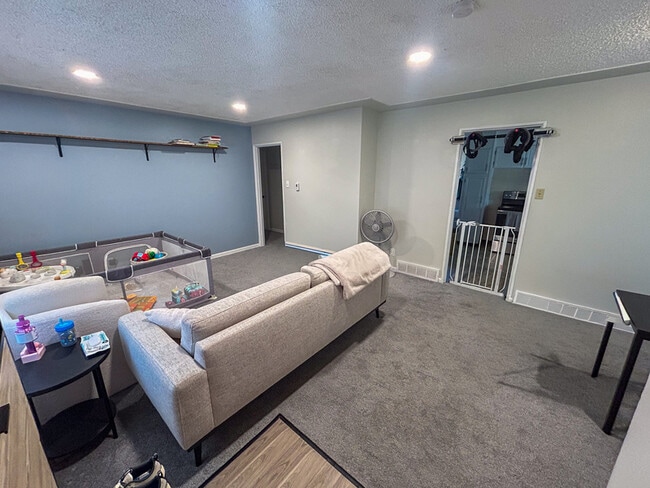 Photo - 3685 Ivanhoe St