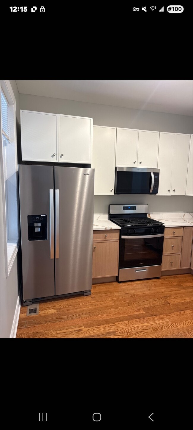 Building Photo - 2041 W Fullerton Ave Unit 1 Rental