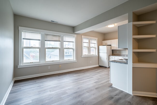 Photo - 234 E 9th St