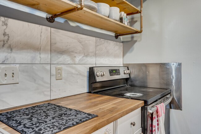 Photo - 836 Galapago St