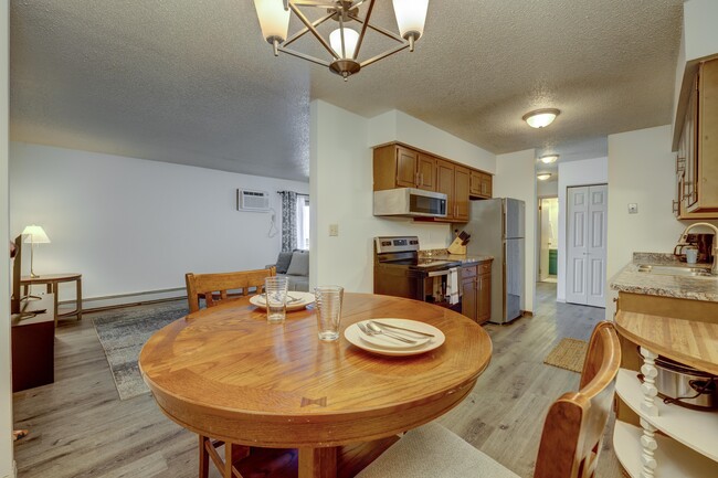 Building Photo - 4440 S Poplar St Unit Pine Tree Condo 1BR 1BA