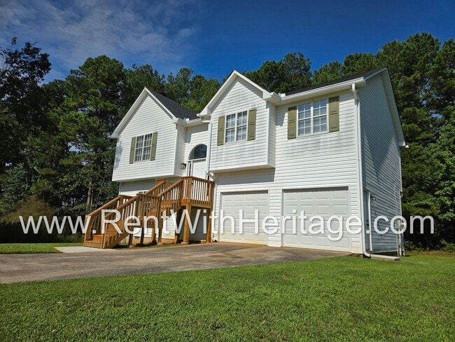 Photo - Gorgeous 5 bedroom/ 3 bath/ Upgrades Galor...