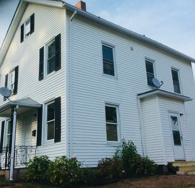 Building Photo - 7 Summit St Unit 3 Rental