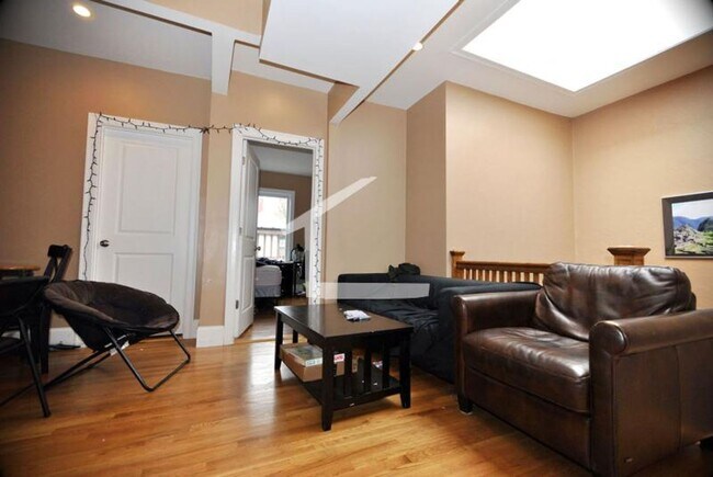 Building Photo - AWESOME 5 BED IN ALLSTON!!!!