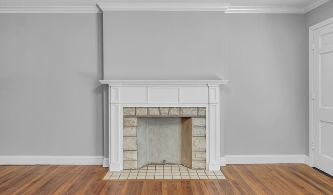 Photo - Newly Updated 2BD 1BA Duplex Home - Available Now! Unidad 2825 Columbus Ave