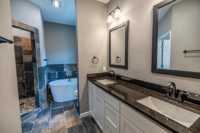 Photo - 207 S James St
