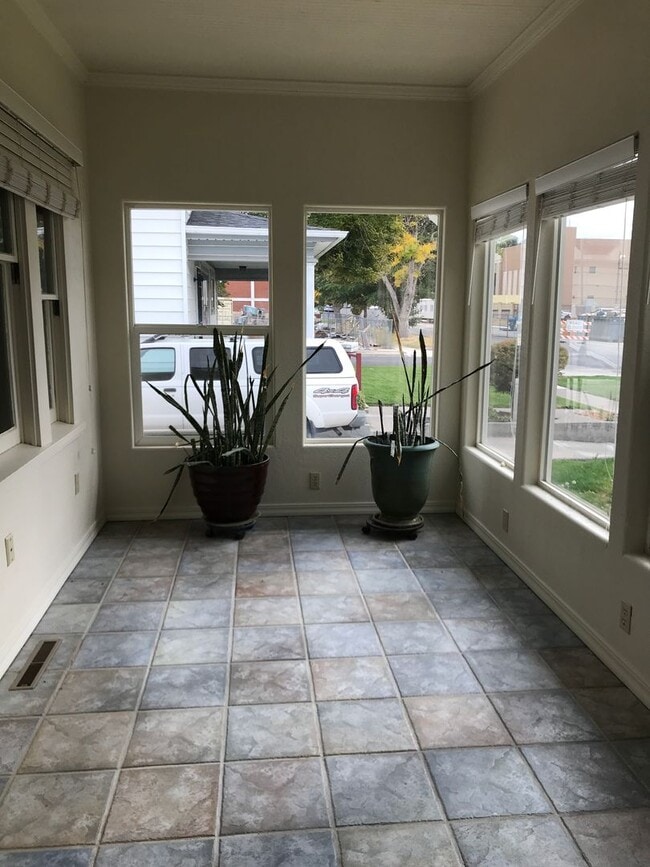 Photo - 212 N 6th Ave