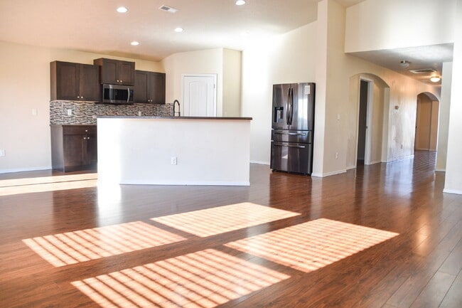 Building Photo - 4 Bed / 2 Bath Home for Rent in Caldwell – 1,886 Sq Ft