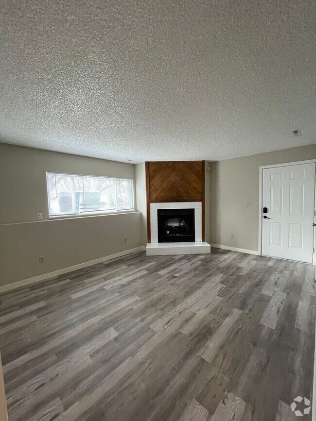 Building Photo - 435 W Van Buren St Unit A Rental