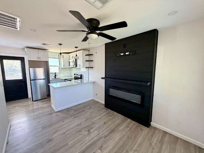 Photo - 1447 E Mountain View Rd Unidad #1