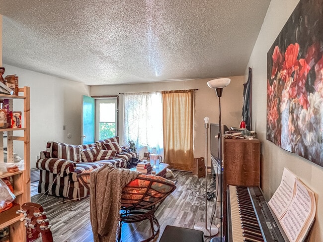 Photo - 913 W Ridge St Unit 2