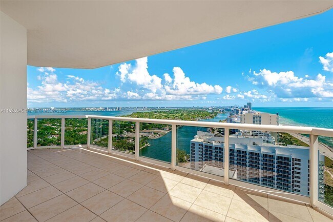 Photo - 4779 Collins Ave Unidad 3308 Rental