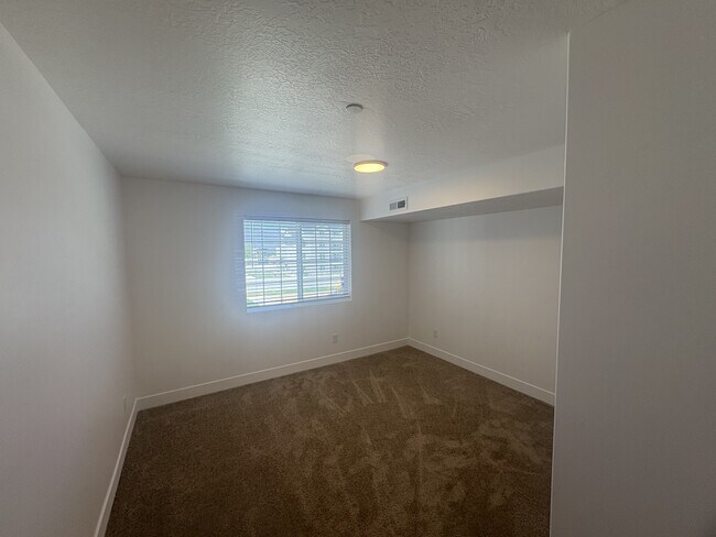 Photo - 2028 Sawmill Blvd