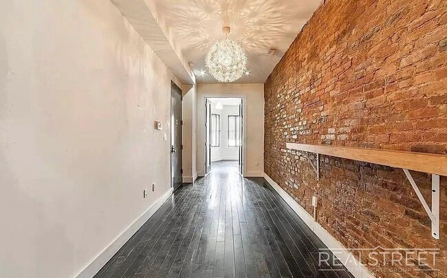 Photo - Putnam Ave Unidad 1R