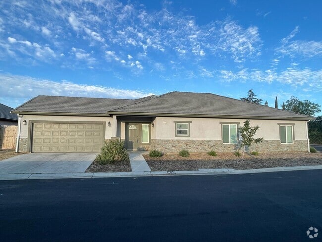 Building Photo - 205 E Hawkeye Ave Rental