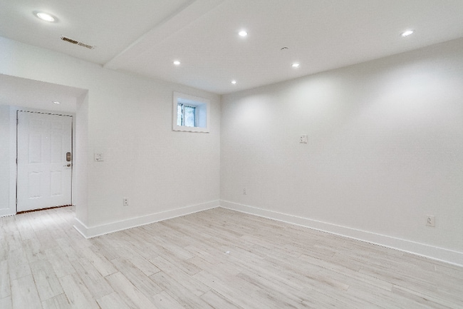 Photo - 727 Quebec Pl NW