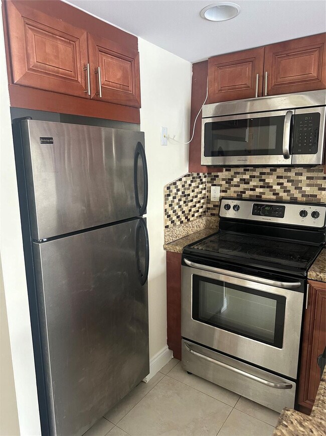 Photo - 2900 NE 30th St Unit E2