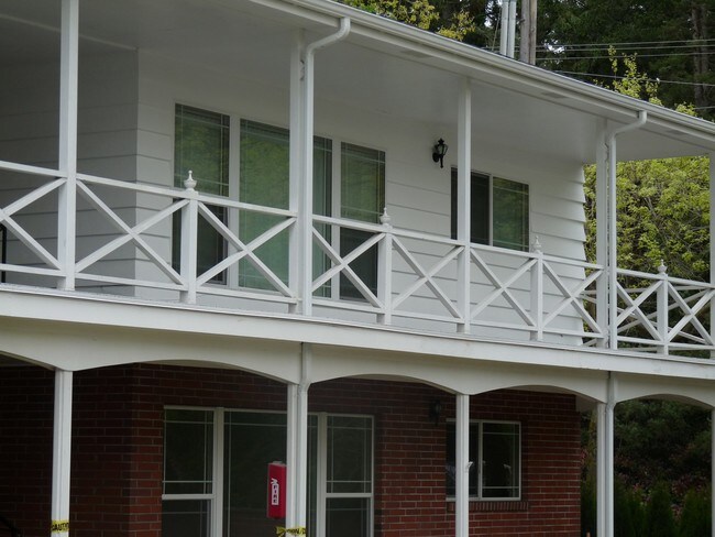 Clover Creek Manor Apartments