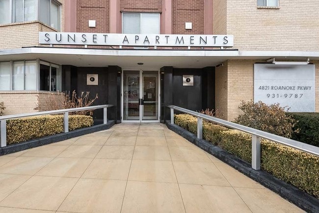 Photo - The Sunset Apartments