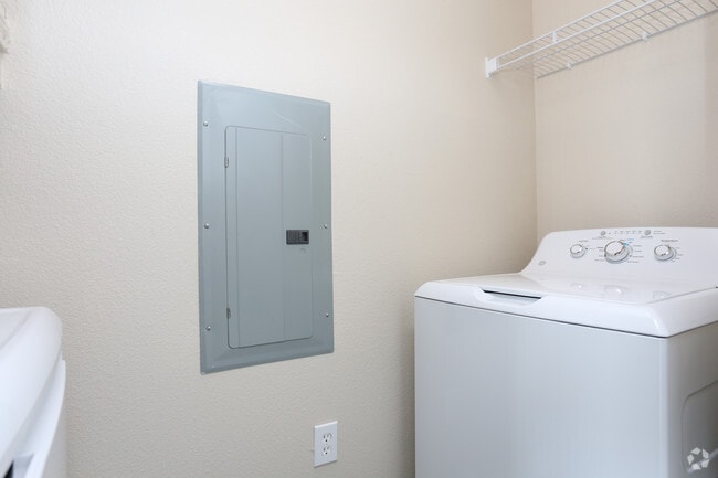 2 Br, Laundry