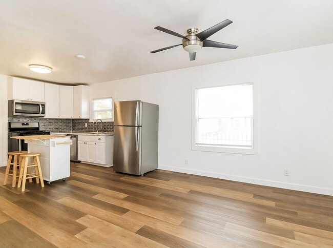 Photo - 702 Dixieanne Ave