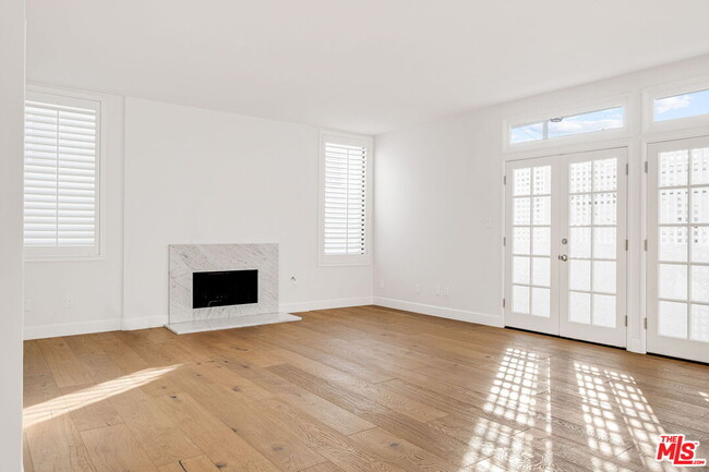 Photo - 11845 Mayfield Ave Unidad 203