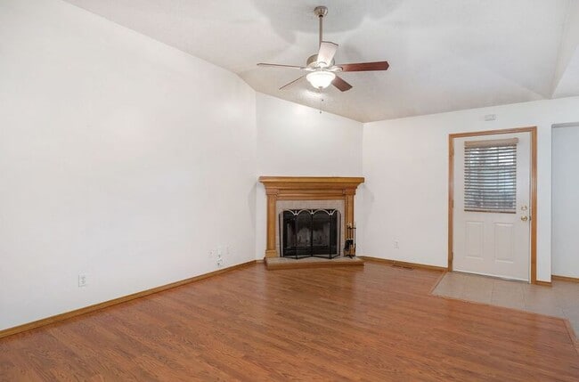 Photo - 841 S Hazelnut Ave