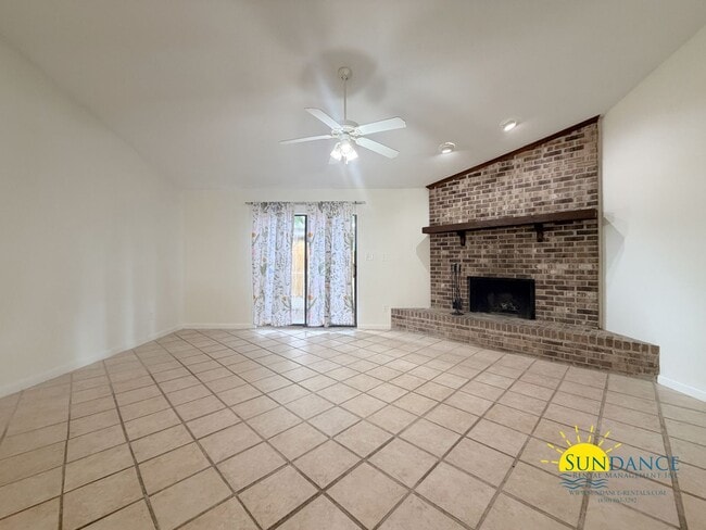 Photo - Beautiful 2 Bedroom townhome in Fort Walton Beach in between Hurlburt Field & Eglin Airforce Base!