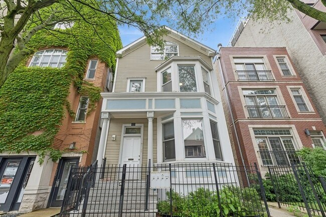 Photo - 2553 N Southport Ave Apartment Unit 2F