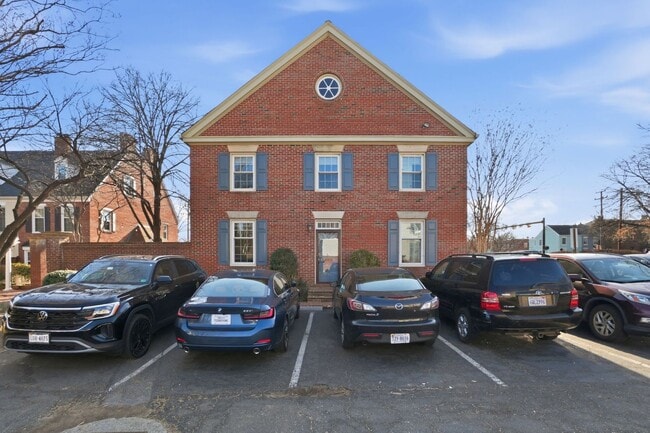 Building Photo - 657 S Columbus St