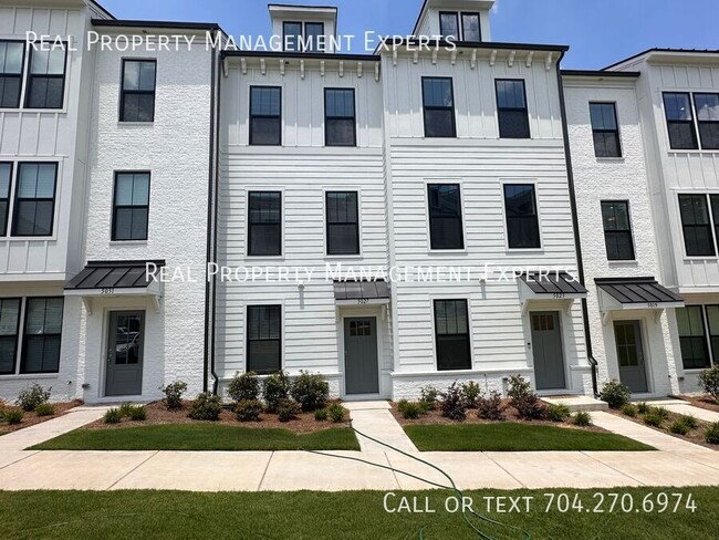 Building Photo - 5027 Layman Dr Rental