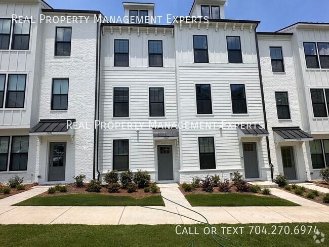Building Photo - 5027 Layman Dr Rental