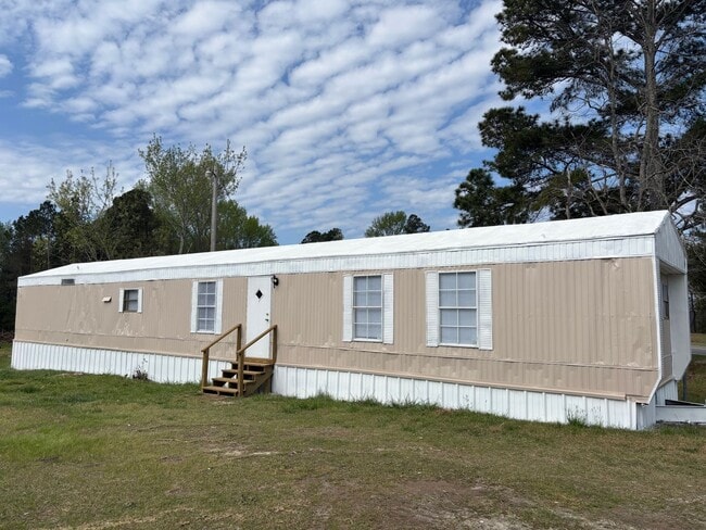 Building Photo - 2 BED, 2 BATH NEWLY REMOLDED MOBILE HOME IN PARK LOCATED IN EAGLE SPRINGS