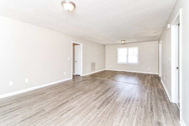 Photo - 56 Habersham Cir NE