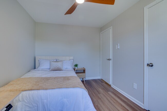 UL 1 - 8056 Central Park Dr