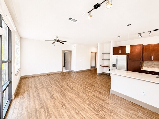 Building Photo - 2910 Milam St Unit 1130