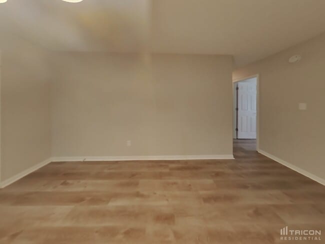 Photo - 114 Scarborough Ct