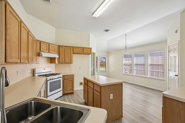 Photo - 16911 Bouldgreen
