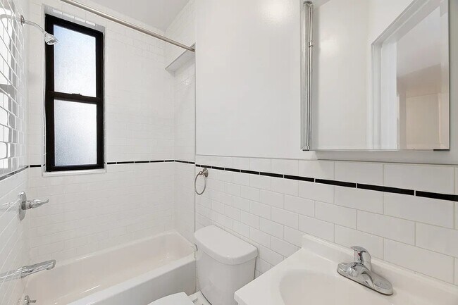 206 Rivington St Unit 2B