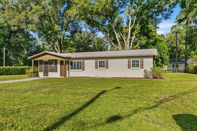 Photo - Beautifully Renovated 3 Bedroom 1 Bath Home on Large Corner Lot