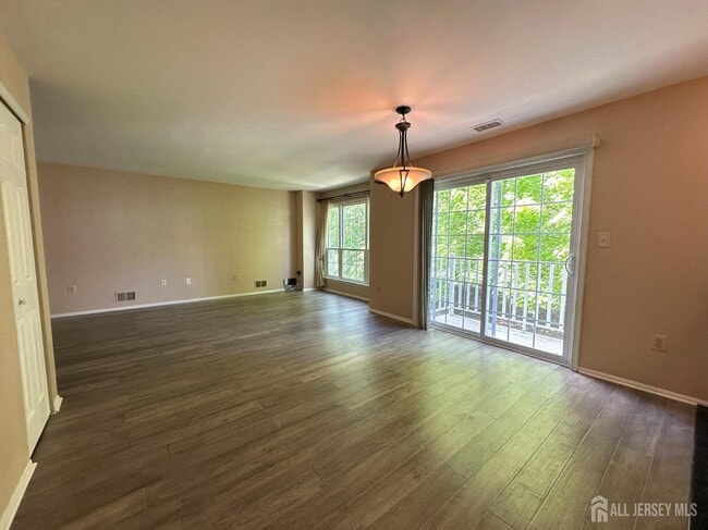Photo - 214 Sapphire Ln