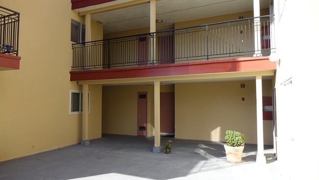 Photo - 2606 Benvenue Ave