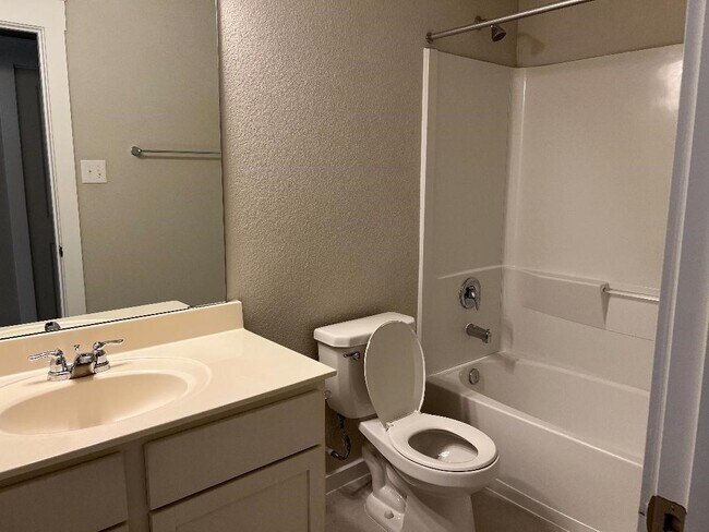 Photo - 218 Sintra Lk Wy