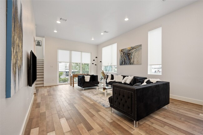 Photo - 5914 Val Verde St